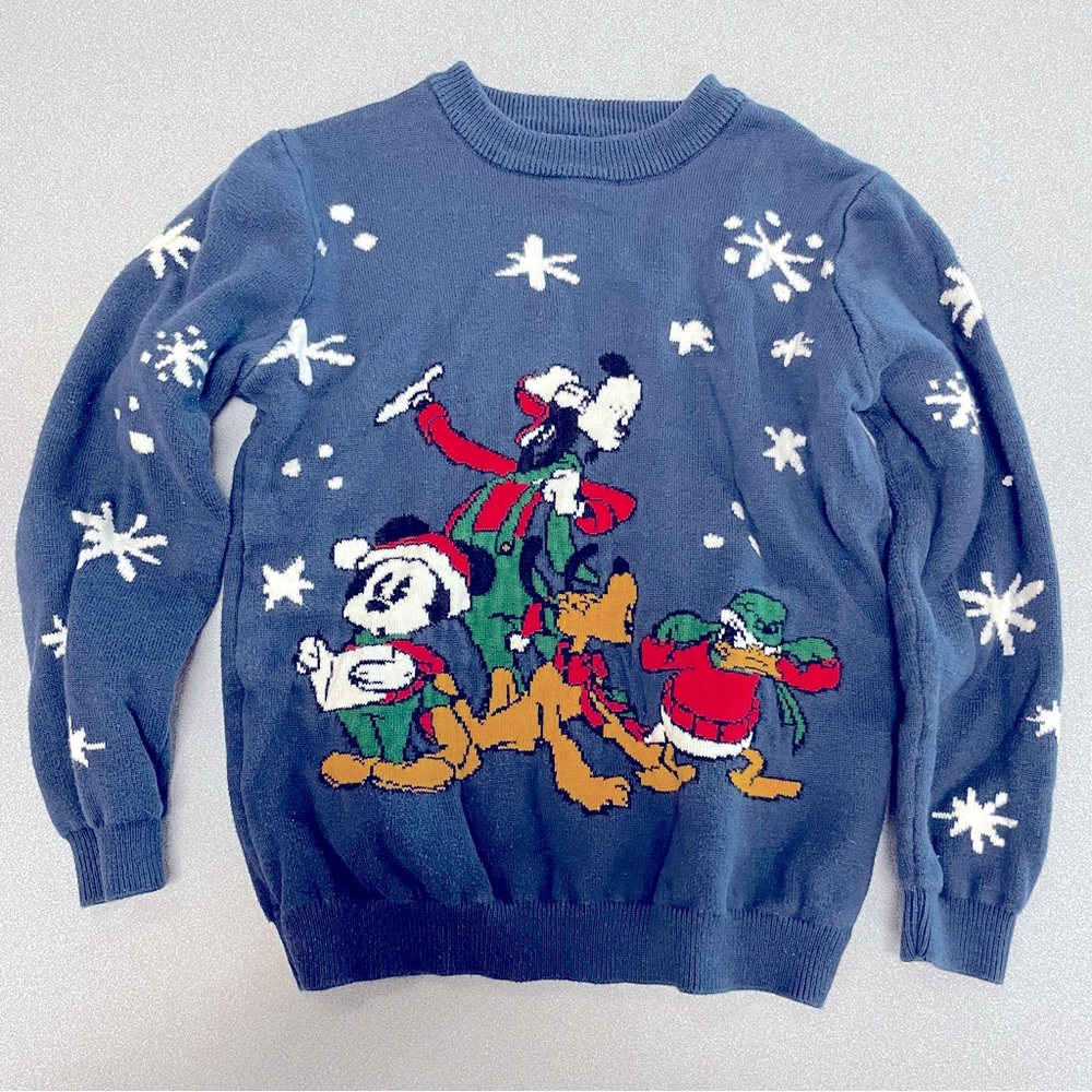 Disney Christmas Sweater, size 5/6 kids. Great conditioning and super cute!